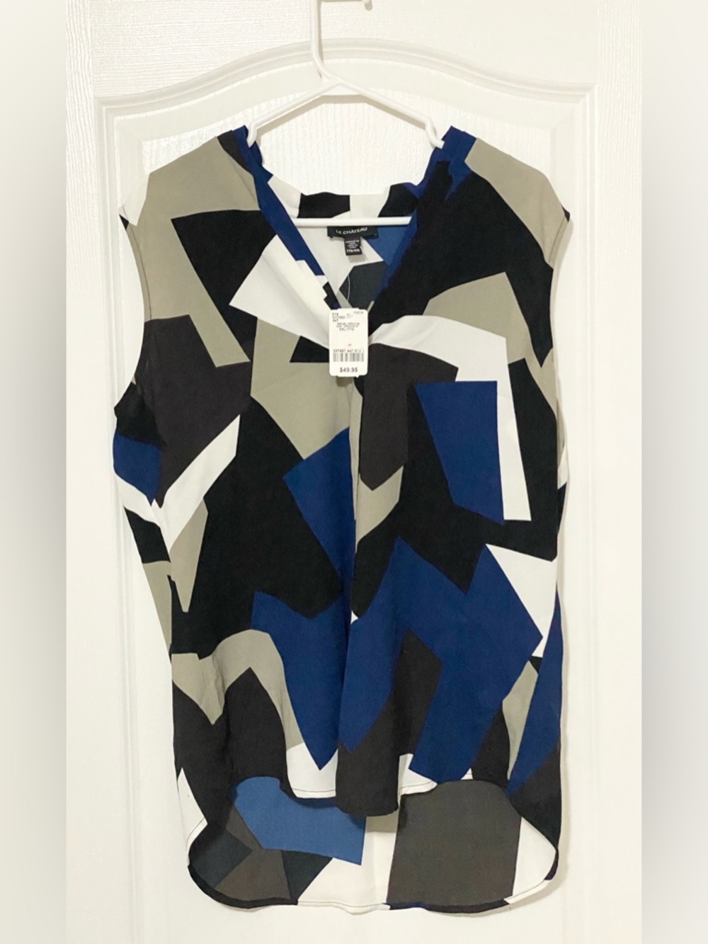 Le Chateau Sleeveless Geo-Print V-Neck Blouse in Blue/Black/White Size XXL
